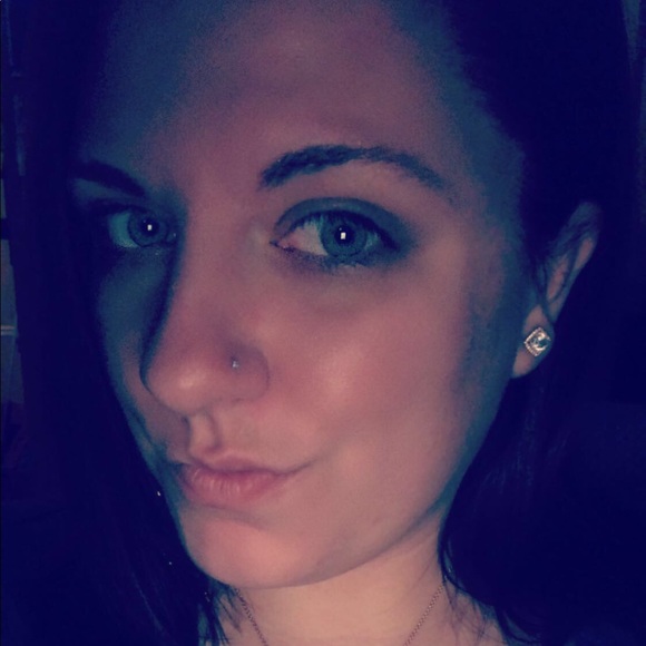 Meet your Posher, J’net - Picture 1 of 1